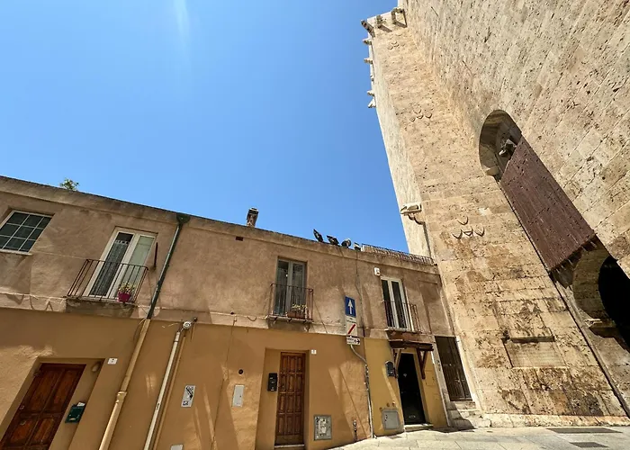 Apartamento Kalma Elephant Tower Guardians House - Historic At Old Town Cagliari